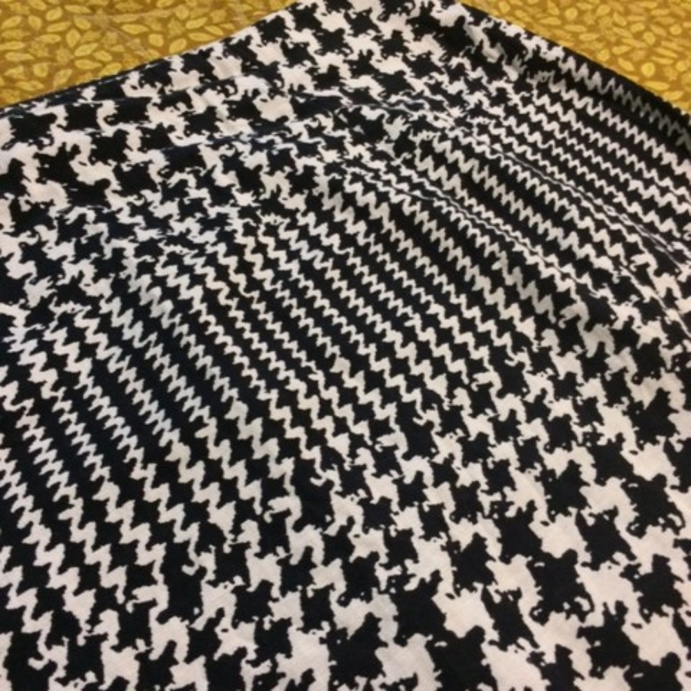 houndstooth pattern pencil skirt